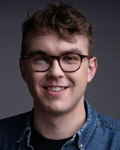 Máth Roberts headshot